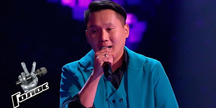 Кыргызстандык ырчы Адилет Жумабеков «Голос» долбоорунун биринчи элегинен өттү