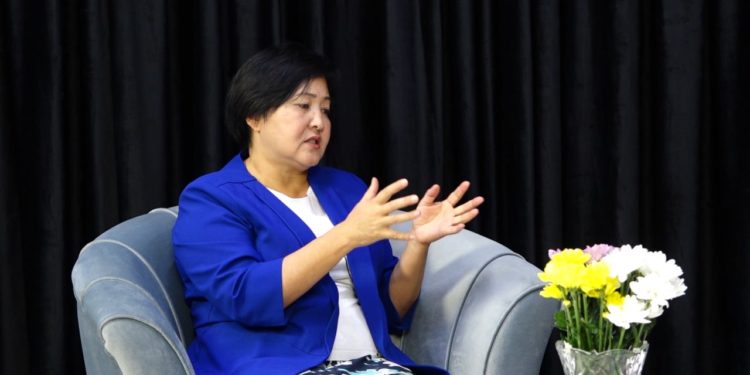 Клара Сооронкулова: «Ушунчалык алсыз, «чимкирик» депутаттарды көрө элек элем»