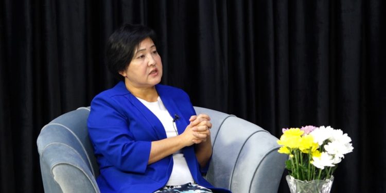 Клара Сооронкулова: «Бизди коргой турган органдар бизди аңдып, кысымга алып жатат»