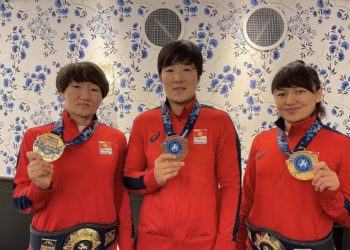 Дүйнө чемпиондугунда медаль алган кыргыз балбан кыздары чогуу түшкөн сүрөтүн жарыялашты