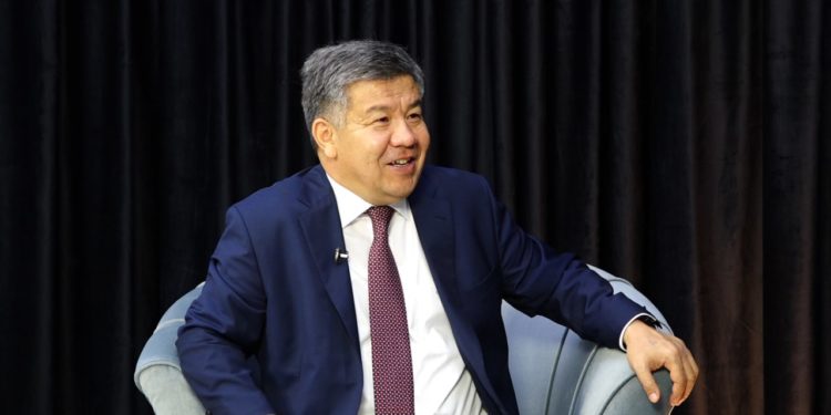 Алмамбет Шыкмаматов: «Фейктердин жазганынан улам бир депутат ооруканага жатып калган»