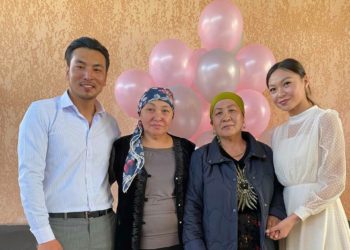 Актёр Өмүрбек Израилов менен актриса Айсанат Эдигеева баш кошту