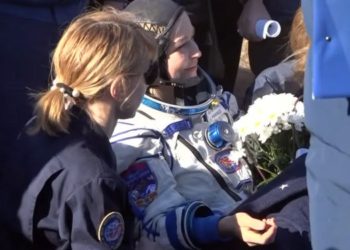 Орусиялык киноэкипаж космостон Жерге аман-эсен кайтып келди (видео)