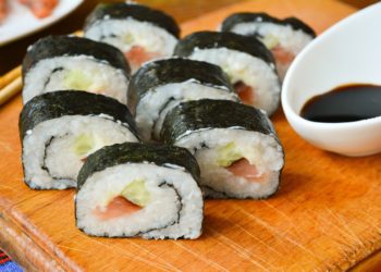 Массалык уулануу. Ооруканага кайрылгандардын саны 318 адамга жетти