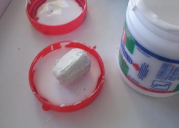 Беловодское айылындагы колонияга клейдин банкасына катып, гашиш өткөрүүгө аракет кылышты