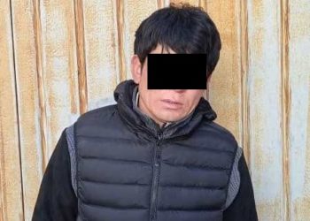 Караколдо 42 жаштагы аялдын жансыз денеси уктоочу бөлмөдөн табылган. Кылмышка күйөөсү шектелип жатат