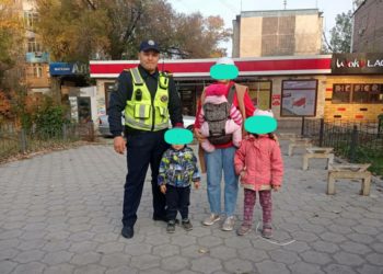 Бишкекте үйүнөн чыгып кеткен бойдон дайынсыз болуп жаткан кыз менен баланы милиция таап берди