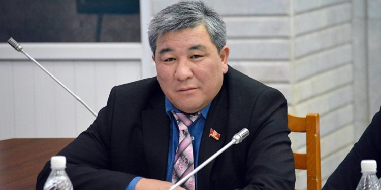 Парламенттик шайлоо. Сот Рыскелди Момбековду жарышта калтырды