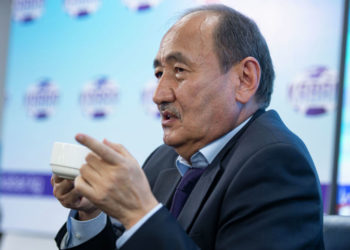 Жазуучу Мар Байжиевдин небереси саламаттыкты сактоо министринин сөзүн четке какты