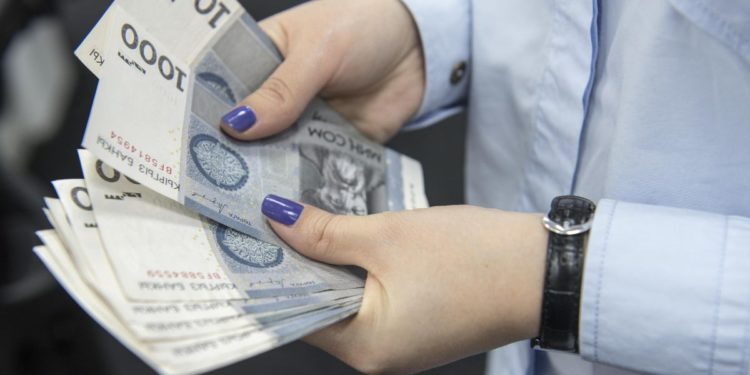 Министрлер кабинети коррупция тууралуу билдирген адамга сый акы төлөөнүн тартибин бекитти