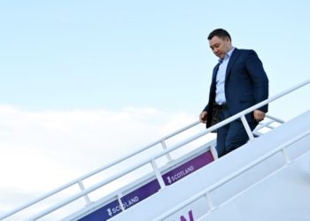 Садыр Жапаров Глазгого менчик учак жалдап кеткени айтылууда