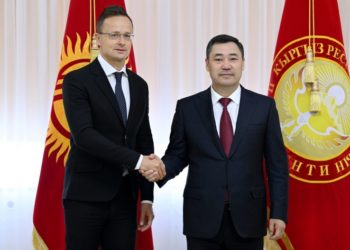 Венгрия Кыргызстандын вакцина алуусу жөнүндө паспортторун таанууну чечти