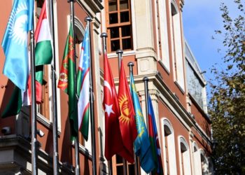 Стамбулда жаңы штаб-квартиранын ачылышында Кыргызстандын туусу көтөрүлдү