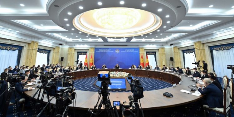 Садыр Жапаров элди бактысыздыкка эмне түртөрүн айтты