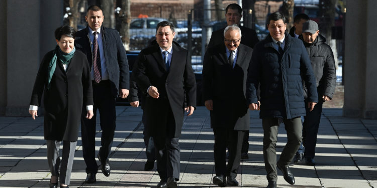 Президент Садыр Жапаров шайлоого даярдыктын жүрүшү менен таанышты