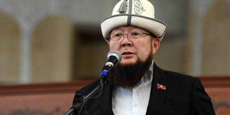 Парламенттик шайлоо. Депутат кызматтан алынган ОшМУнун ректоруна болушту