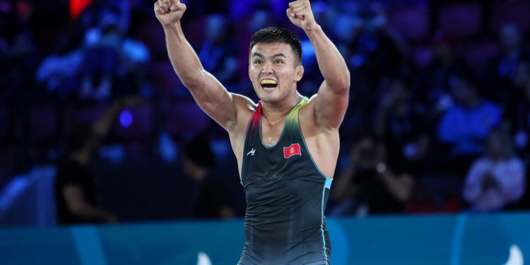 Азамат! Эрназар Акматалиев Дүйнө чемпиону болду