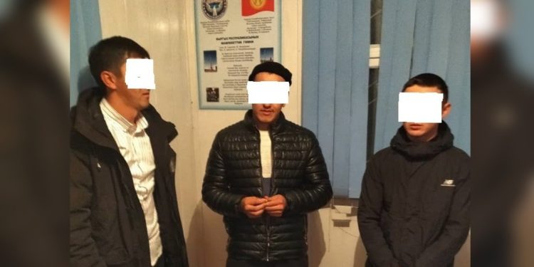 18 жаштагы кызды Таласка ала качып бараткан жигиттер кармалды