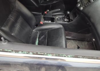 Тажикстандын чек арачылары кыргызстандык жарандын унаасына таш ыргытышкан. Сүрөт