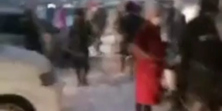 Теңдик жана Алтын-Казык конуштарынын тургундары айланма жолду тосуп алышты (видео)