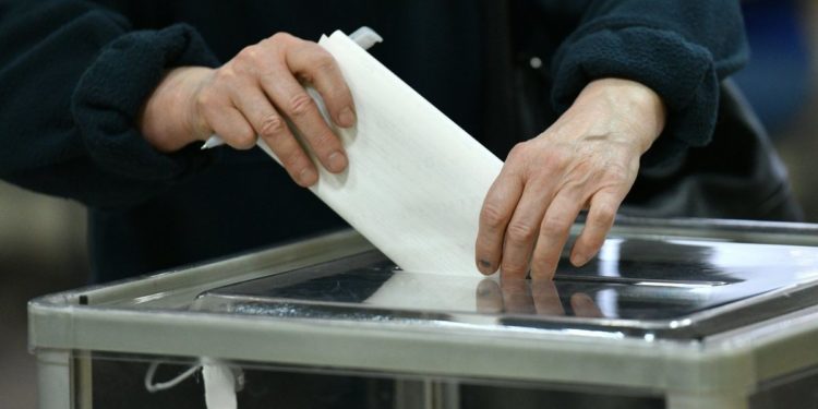 Саат 09:20. Бир мандаттуу округдан кимдер депутат болушу мүмкүн? Алдын ала жыйынтык
