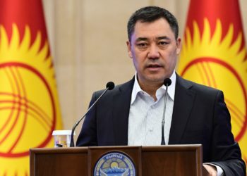 «Калемиңер курчуй берсин». Садыр Жапаров Маалымат жана басма сөз күнү менен куттуктады