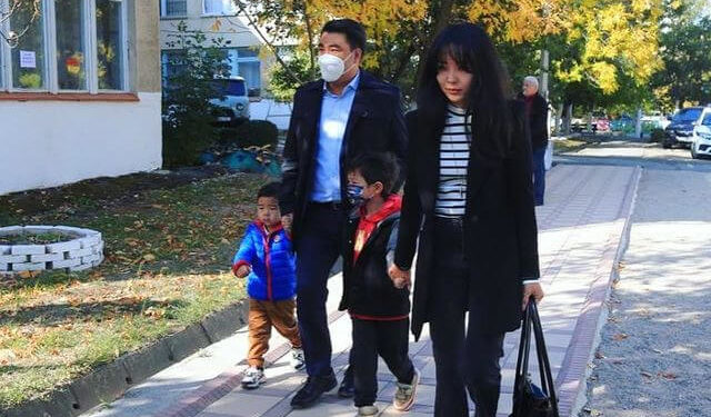 Жанар Акаев кыздуу болду