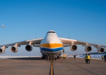 Дүйнөдөгү эң чоң учак Кыргызстанга эмнеге конду? Аэропорттун жообу