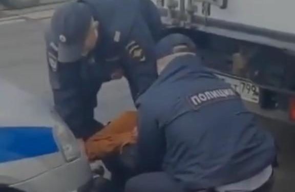 Орусияда полиция тарабынан Кыргыз жаранынын сабалышы. Элчилик министрликке нота жөнөттү