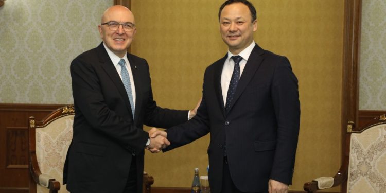 Греция Кыргызстанга коронавируска каршы вакцина берүүгө даяр экенин билдирди