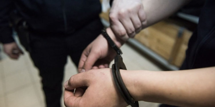 Кыргызстанда Өзбек жараны кармалды. Ал өз өлкөсүндө киши өлтүрүүгө шектелип жүргөн