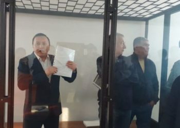 Жеңиш Молдокматов үй-бүлө мүчөлөрүнүн телефондорунун тыңшалышы укукту одоно бузуу экенин айтты