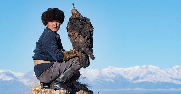 Netflix компаниясы Кыргызстанда салбуурун боюнча тасма тартты