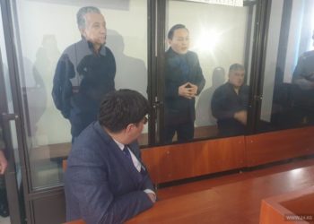 Алмазбек Атамбаев сотко жеткирилген жок. Ал тумоолоп жатат