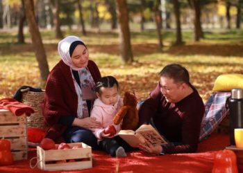 Алып баруучу Нурзат Токтосунова үй-бүлөсү менен түшкөн сүрөтүн жарыялады