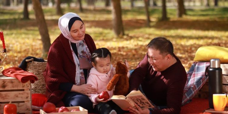 Алып баруучу Нурзат Токтосунова үй-бүлөсү менен түшкөн сүрөтүн жарыялады