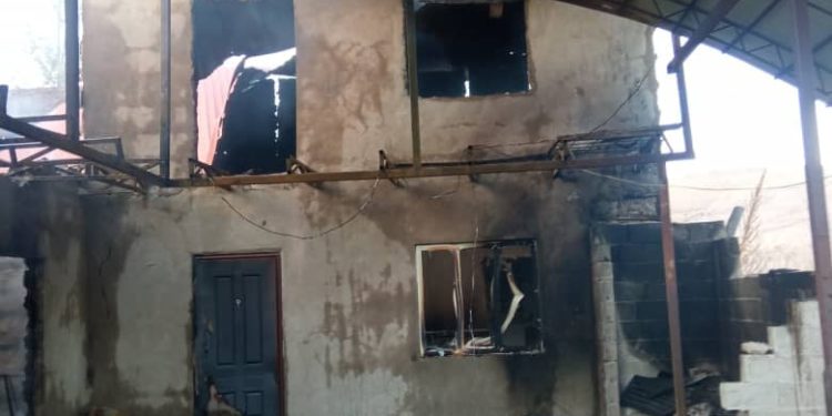 Жалал-Абадда 2 кабаттуу тамактануучу жай толугу менен күйүп кетти