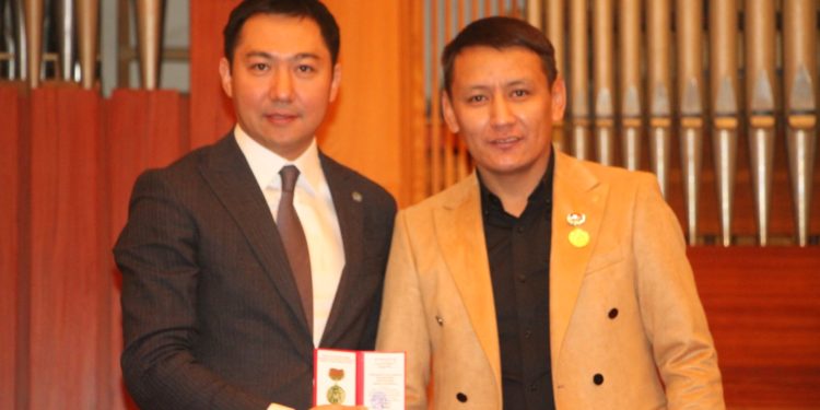 Мирбек Иманбеков «Маданияттын мыкты кызматкери» төш белгиси менен сыйланды (видео)