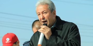 Мадумаров: «Жапаровдун менчик учак менен саммитке барып келгени өтө уят»