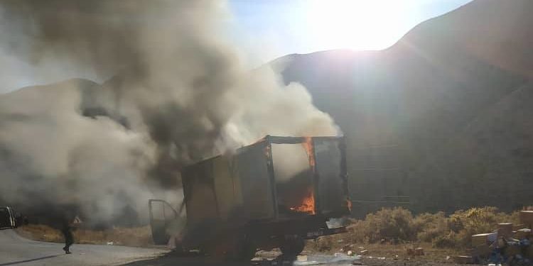 Бишкек-Ош жолунда жүк ташуучу унаа толугу менен күйүп кетти