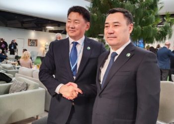 Президент Садыр Жапаров Монголия президенти менен жолугушту