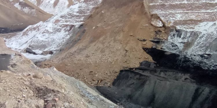 Кара-Кечеде жүргөн жер көчкү. Көмүр кени ишин улантууда (сүрөт)