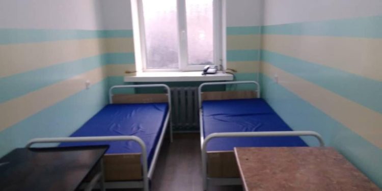 Балдар менен энелердин жерде жаткан сүрөттөрү тараган соң, Ош облустук ооруканасына орундар бөлүндү