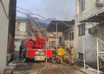 Бишкектеги пластик чыгаруучу заводдон чыккан өрт чектөөгө алынды