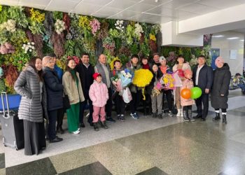 Кыргызстандык спортчулар Айпери Медет кызы менен Назира Марсбек кызы Бишкекке келишти (сүрөт)