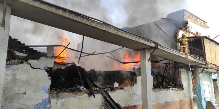 Бишкектеги пластик чыгаруучу заводдон чыккан өрттөн 10 адам жабыркады