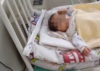 Жарык жок концентраторсуз калган бир жаштагы наристе жандандыруу бөлүмүнө түшүп калган