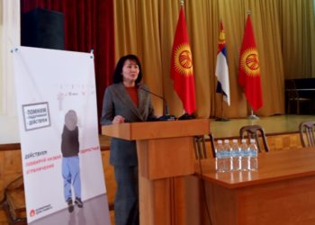 Жол кырсыктын кесепетинен көз жумгандарды эскерүү. Айгүл Жапарова айдоочуларды жоопкерчиликтүү болууга чакырды