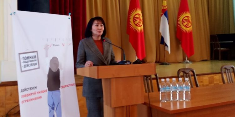 Жол кырсыктын кесепетинен көз жумгандарды эскерүү. Айгүл Жапарова айдоочуларды жоопкерчиликтүү болууга чакырды