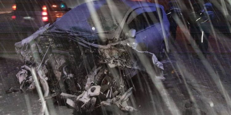 Чүйдө эки унаа сүзүшүп, 3 адам мүрт кетти (сүрөт)